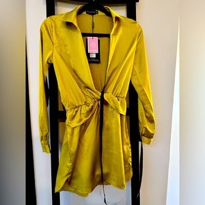Pretty Little Thing. Size 0. Full sleeve romper
